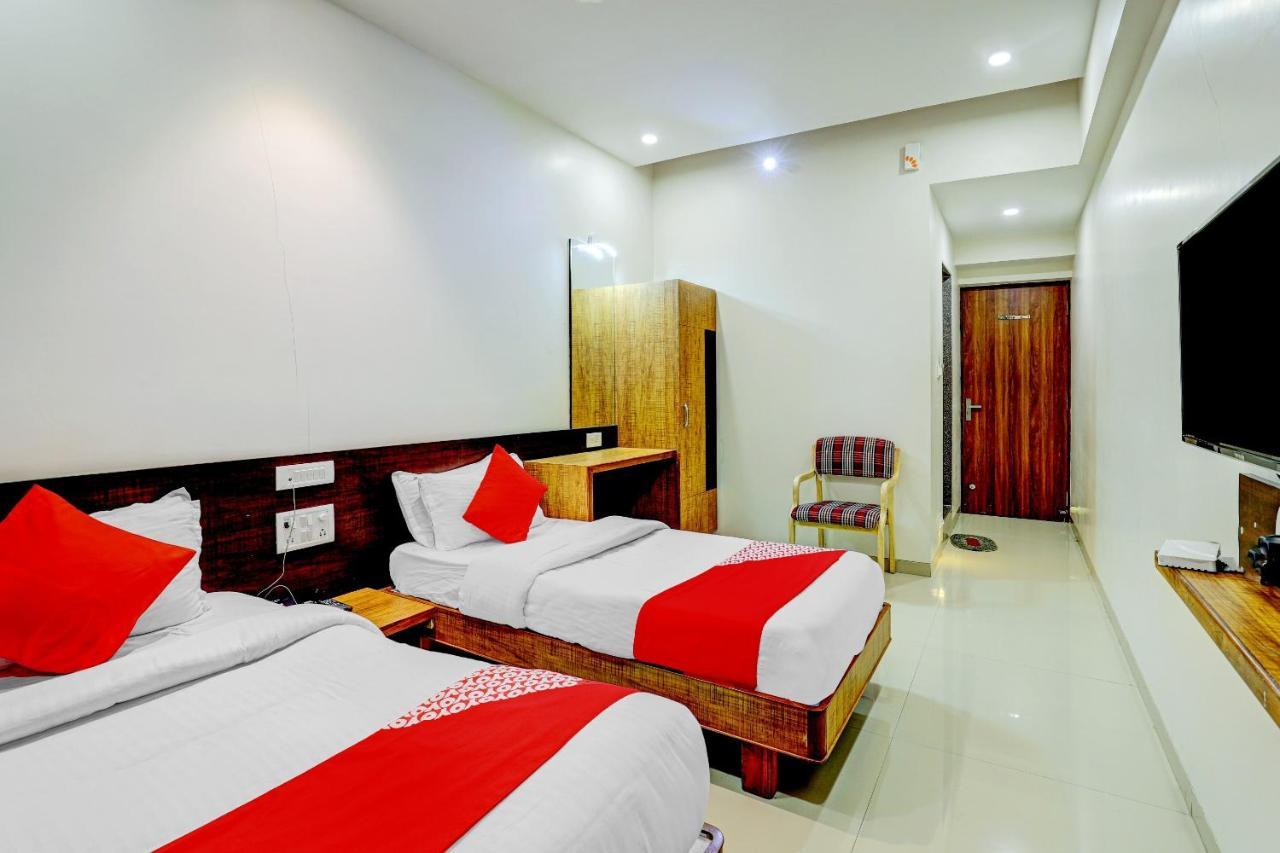 Oyo 77491 Hotel Shreenath Valsad Exterior foto